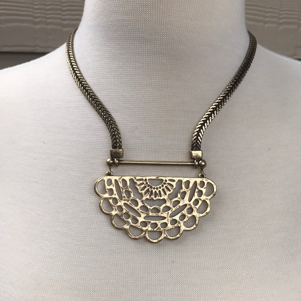 {Lucky Brand} Antiqued Goldtone Collar Necklace ⭐️